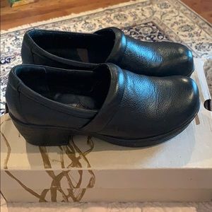 Black leather dansko type clogs - BOC brand